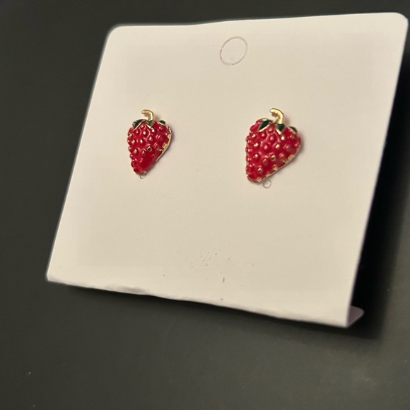 New strawberry stud earrings - Picture 2 of 3